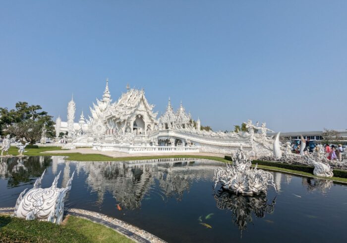 【泰國景點】白龍寺 – 純白繪卷中的超現實藝術殿堂