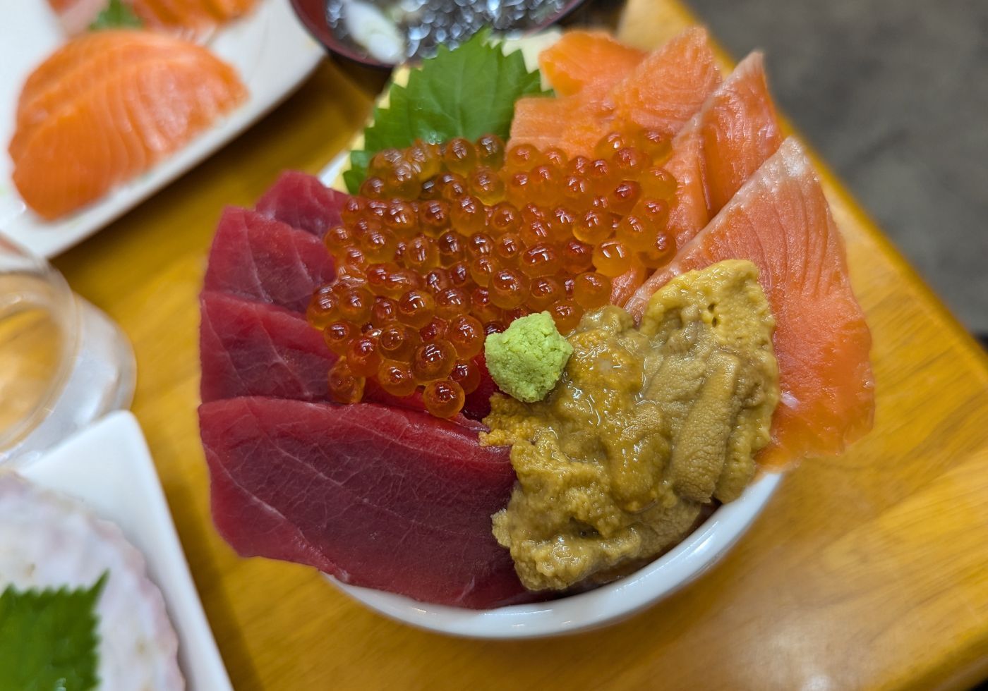 【日本美食】瀧波商店 - 三角市場內的超熱門海鮮丼飯
