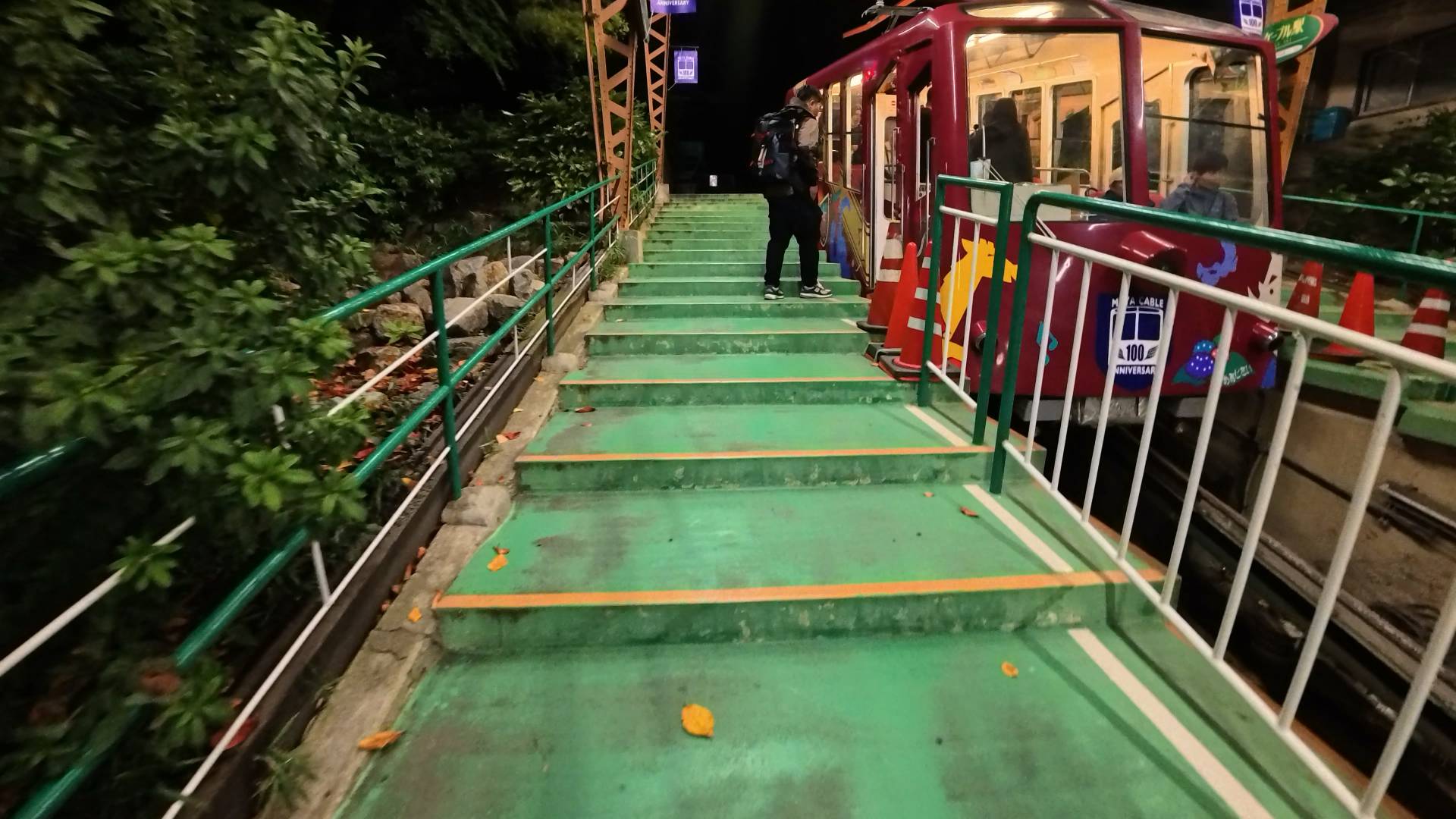 搭乘纜車前往虹之站