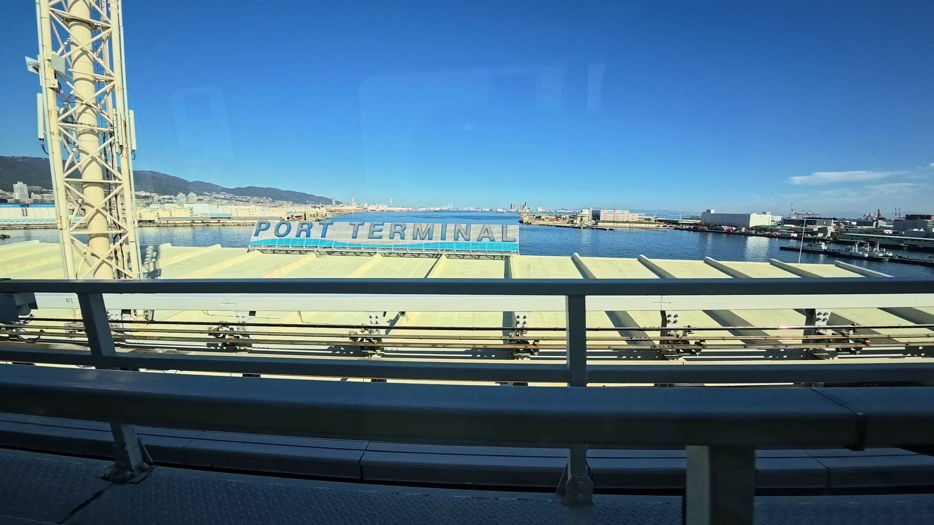Port Liner車內景色