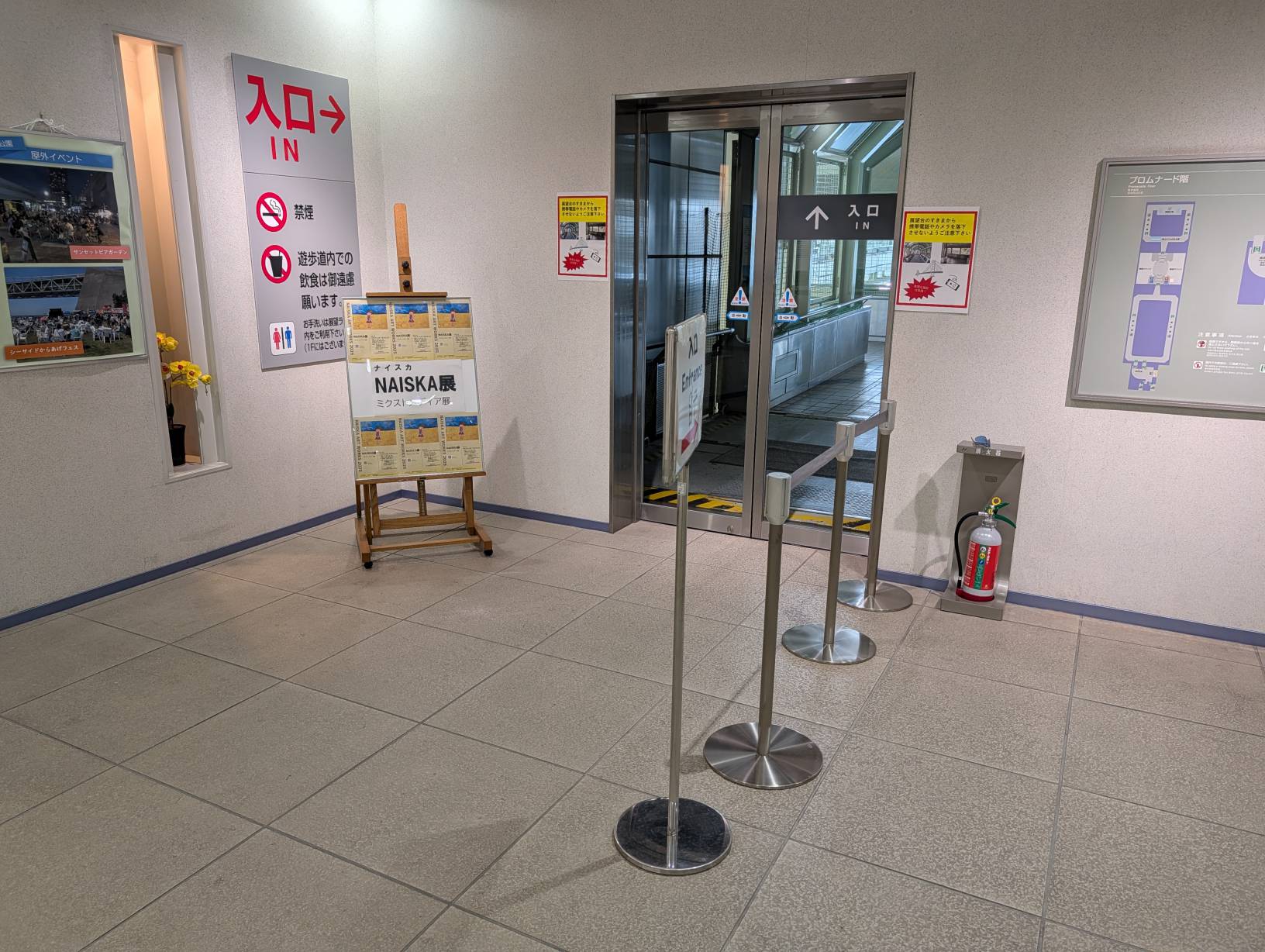 準備走入橋中參觀囉