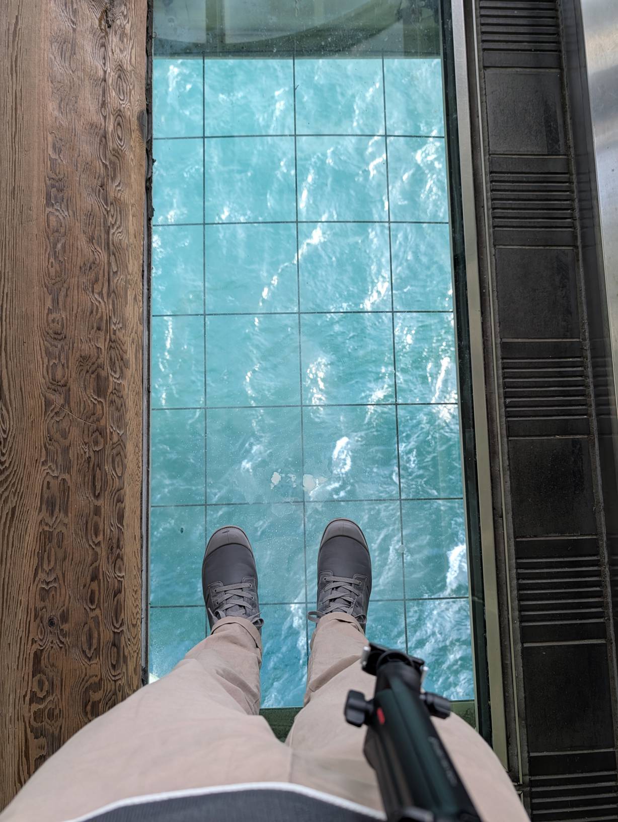 透明的地板