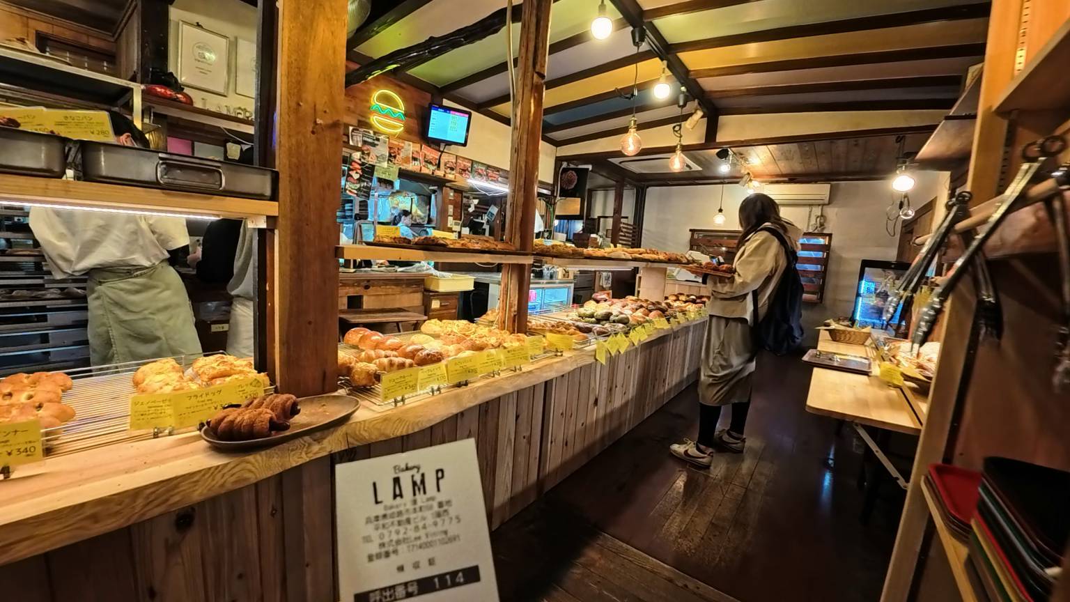 進入店內