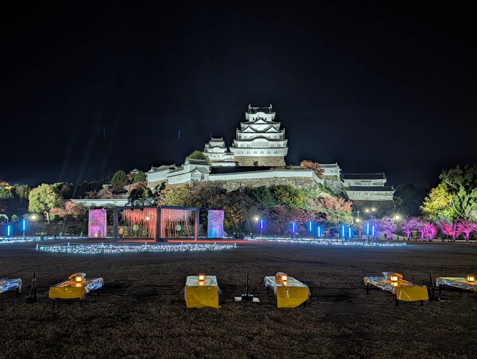 夜晚打光的姬路城
