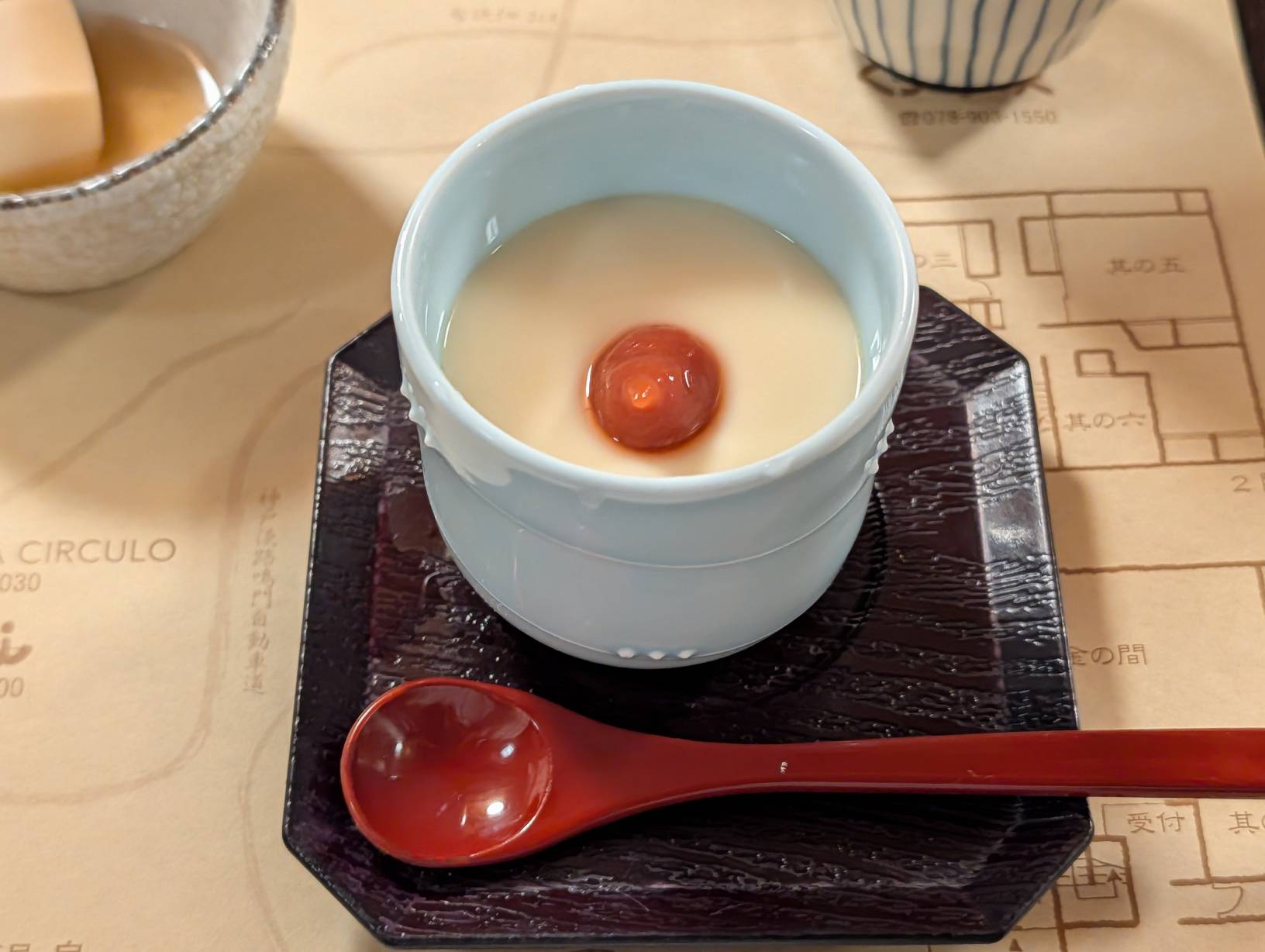 蒸蛋 上面應該是梅子醬