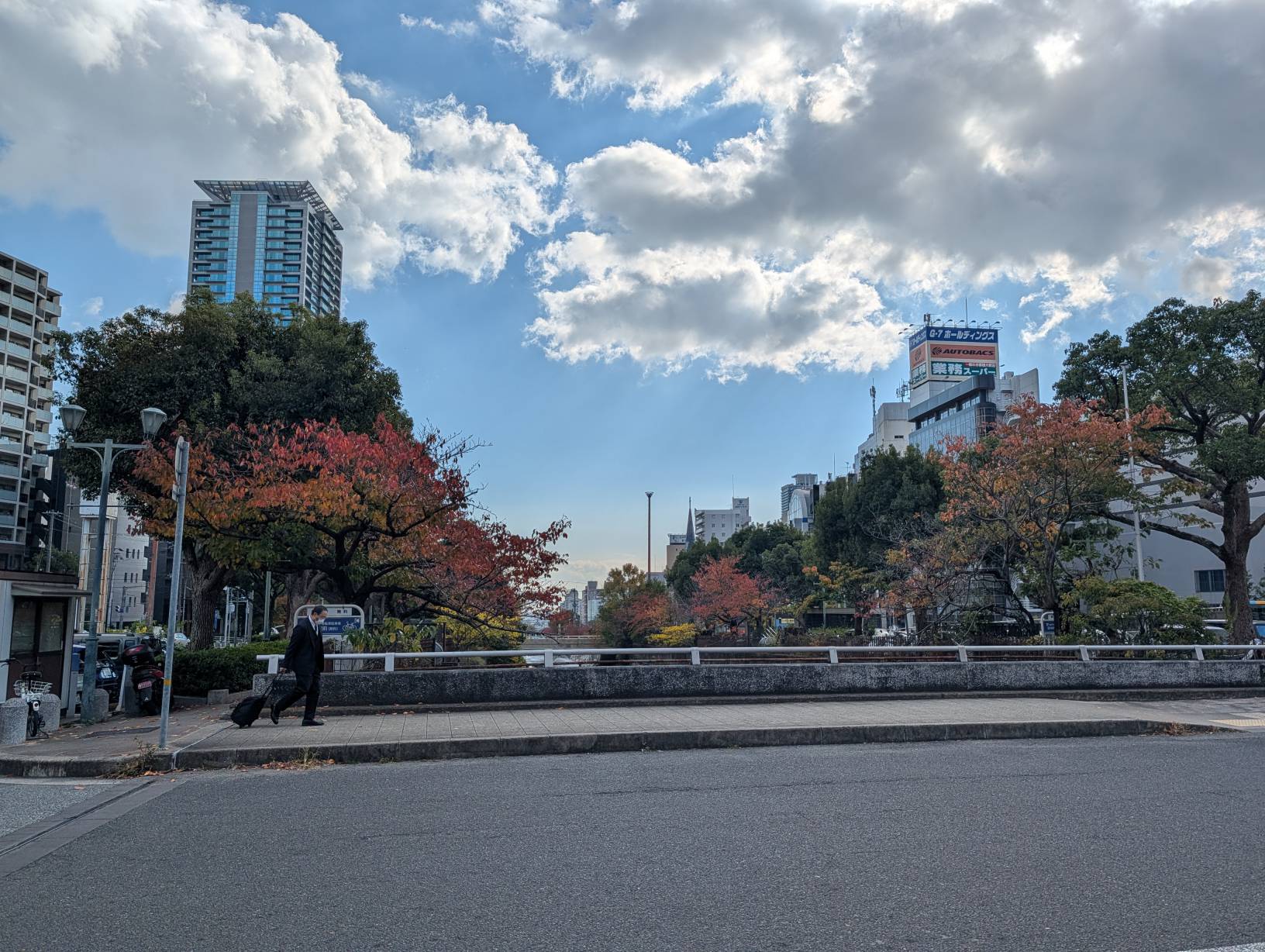 等待巴士的景色