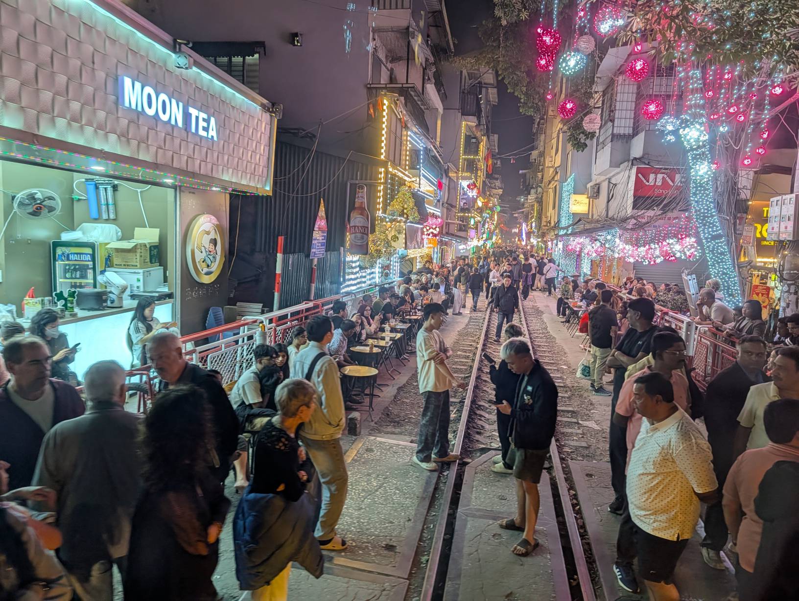 遊覽車路過火車街,可惜這邊是自由行才有辦法來的景點