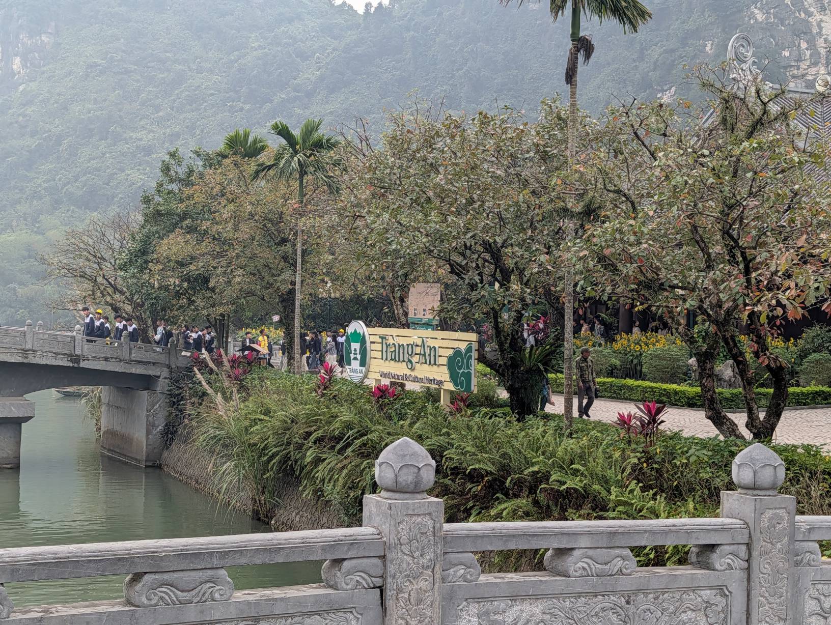 等等換我們搭船囉