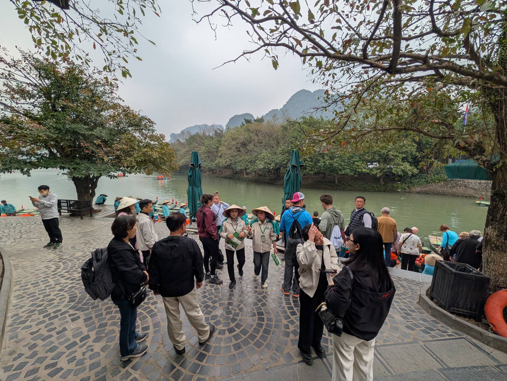 等待上船