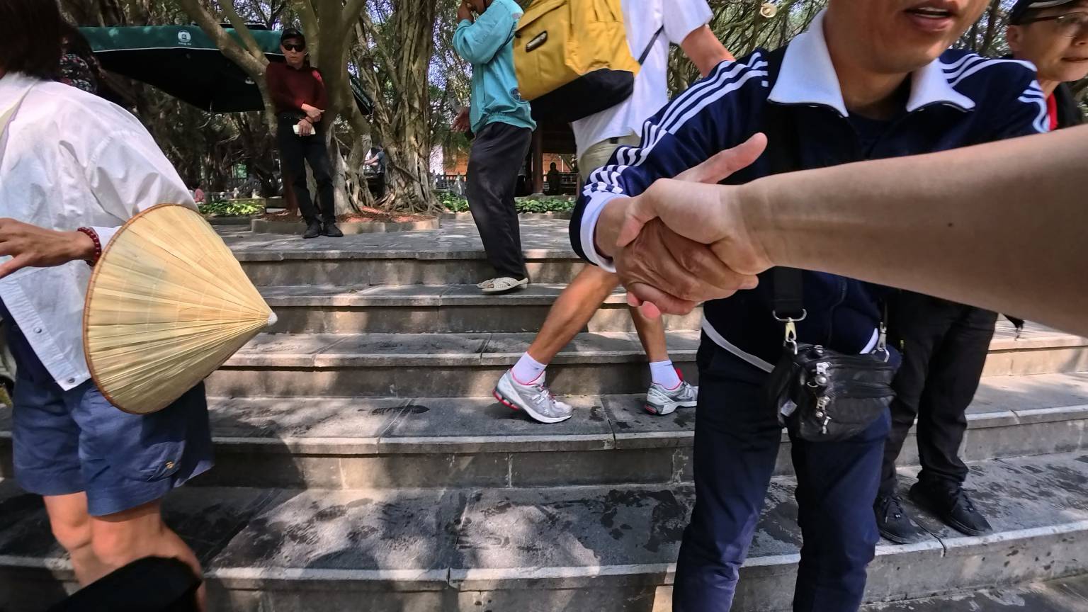 下船 感謝拉我一把