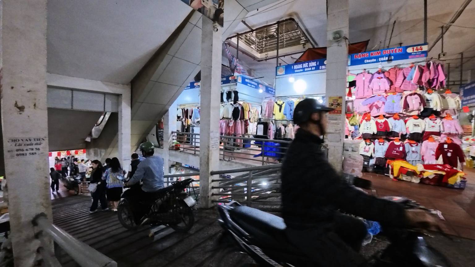 市場2樓 機車真自由啊
