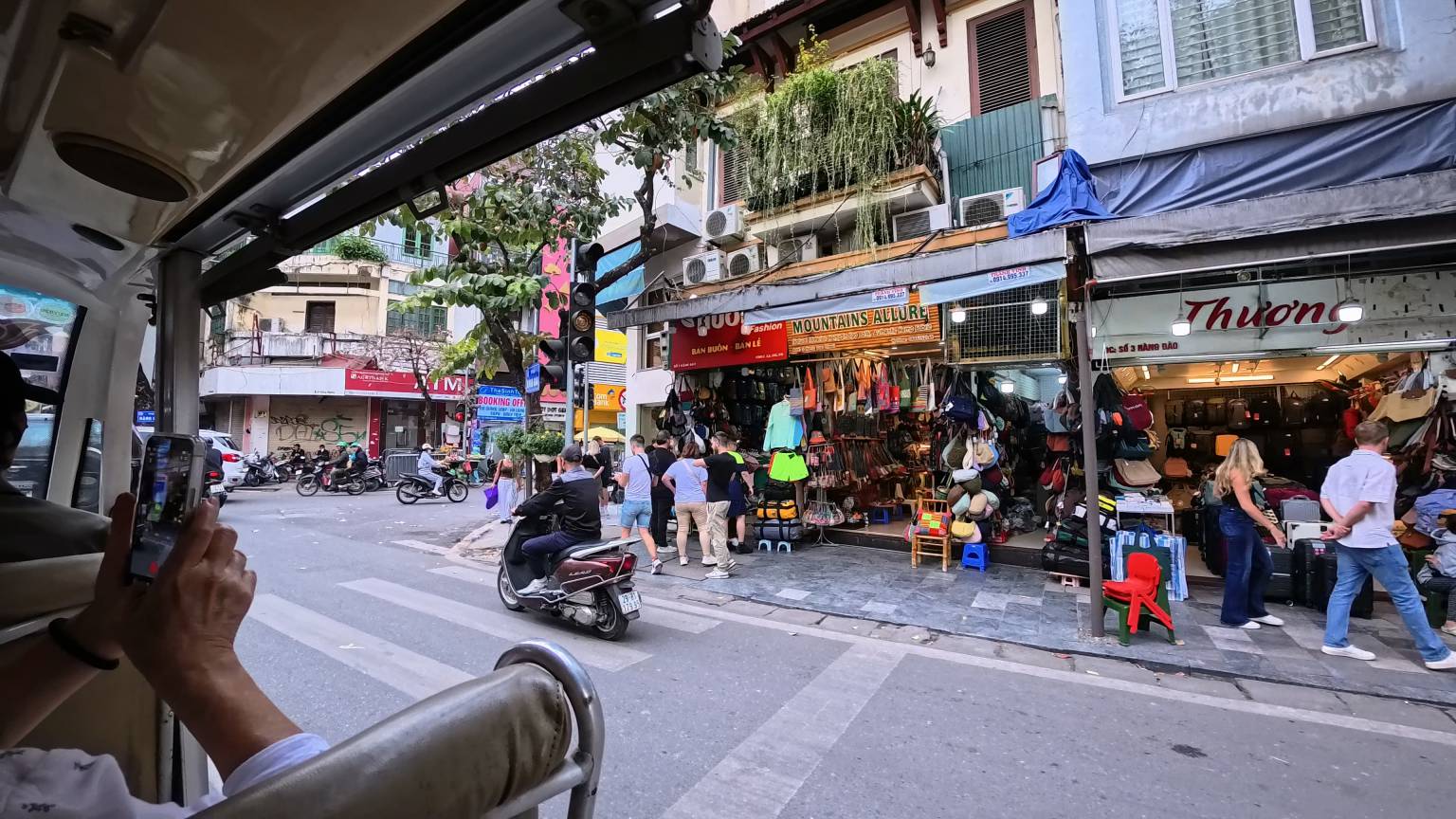 一邊吹風一邊欣賞街景