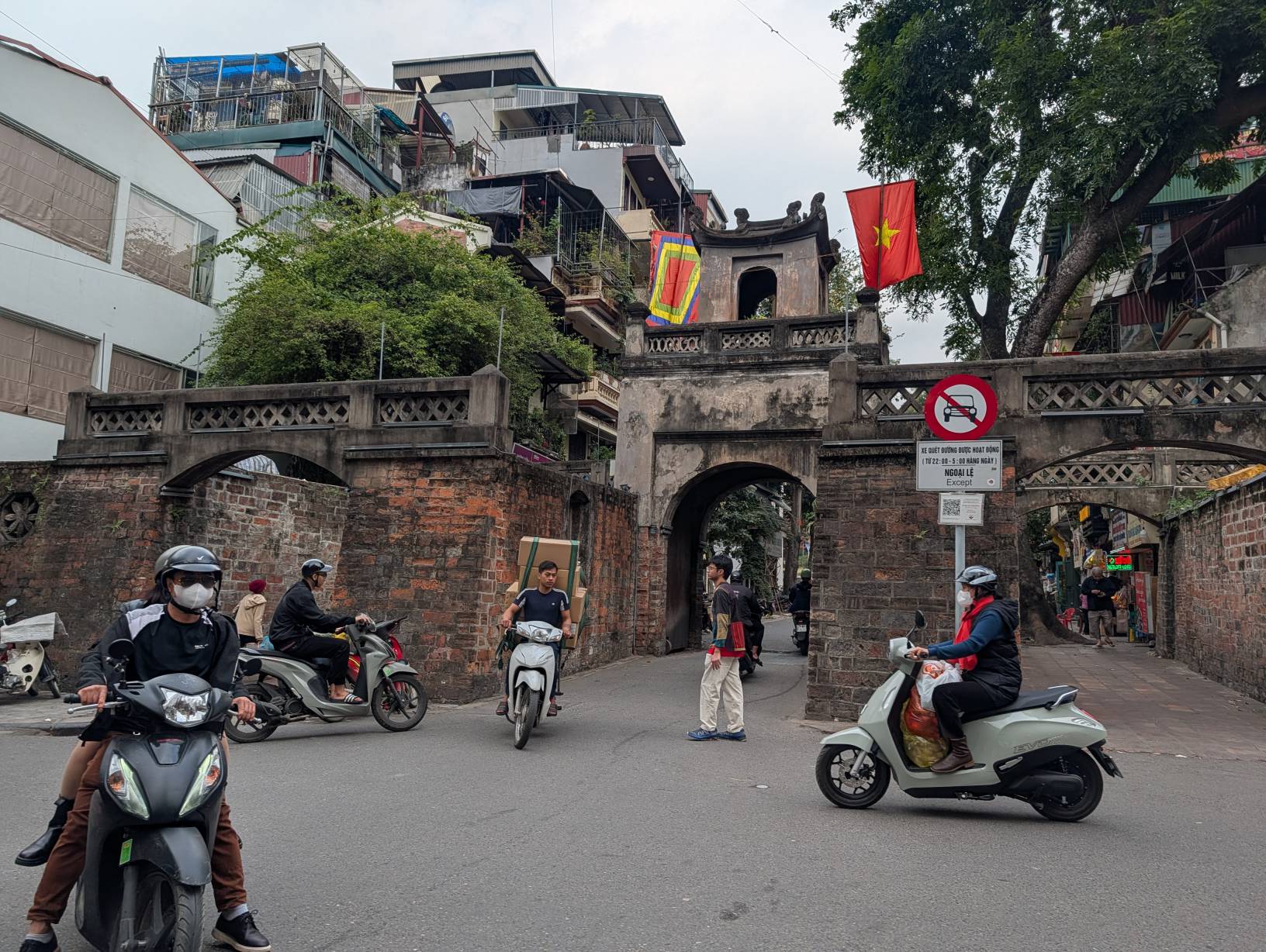 一邊吹風一邊欣賞街景