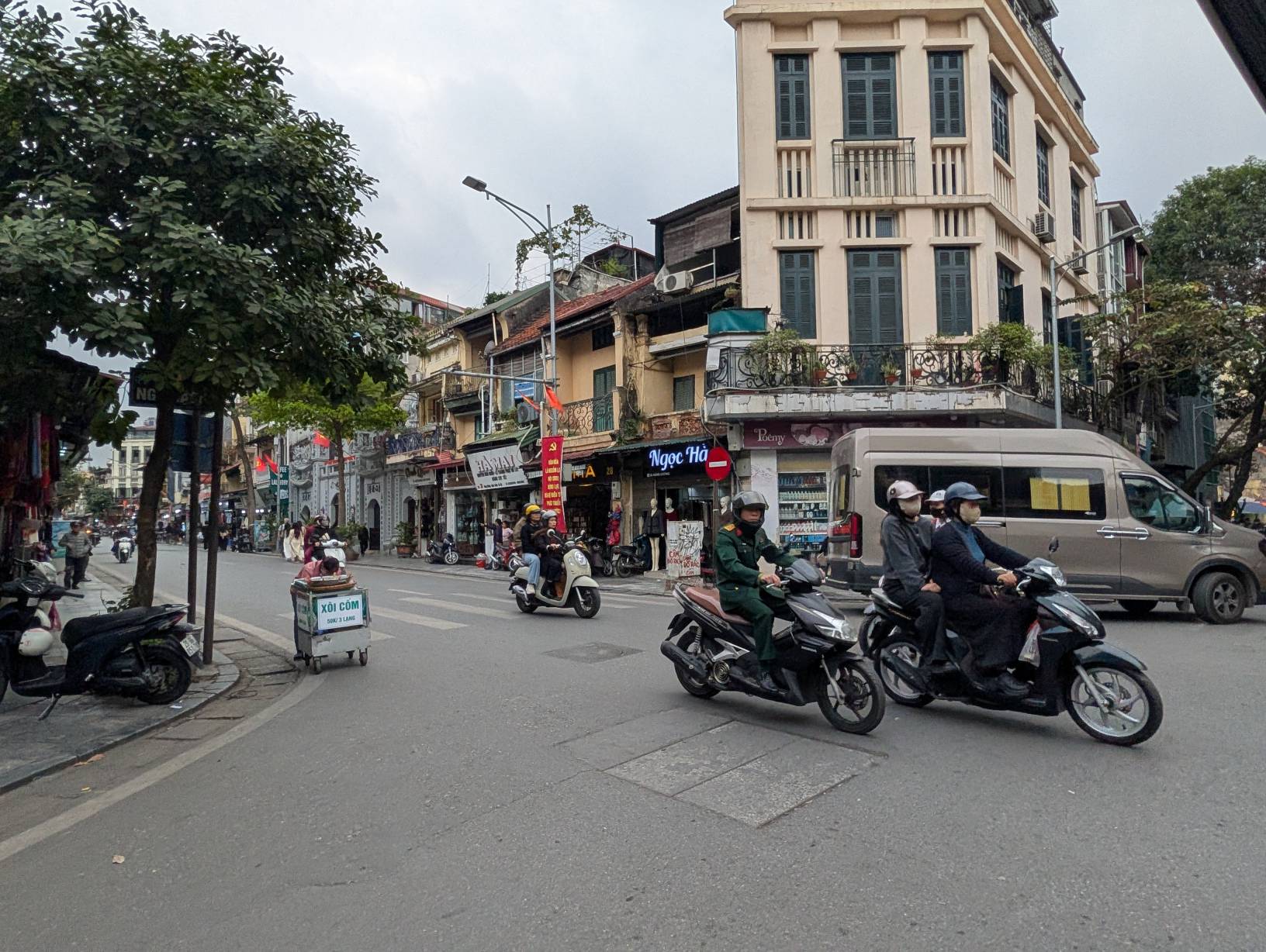 一邊吹風一邊欣賞街景