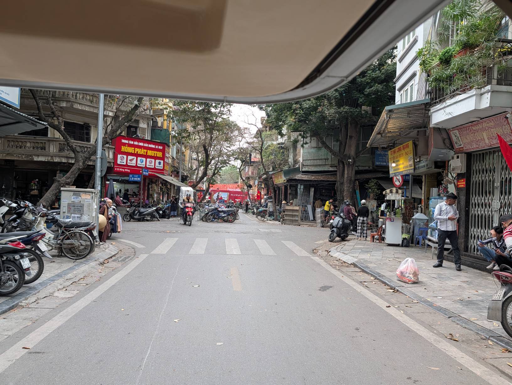 一邊吹風一邊欣賞街景