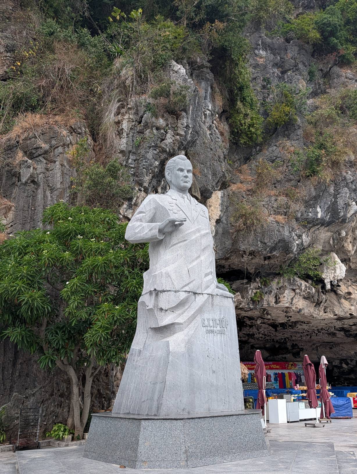英雄島雕像