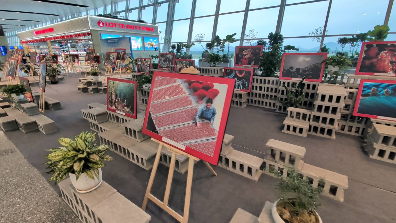 機場的畫展