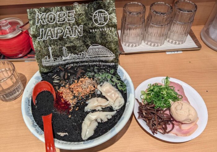【日本美食】來份賀正軒的濃郁蒜味拉麵搭配隔壁的甜點鯛魚燒